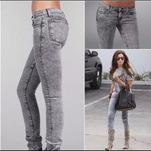 JBrand Lowrise Leg Skinny Jeans in XRAY 29 Acid